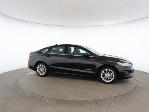 Used 2019 Ford Fusion SE image 24