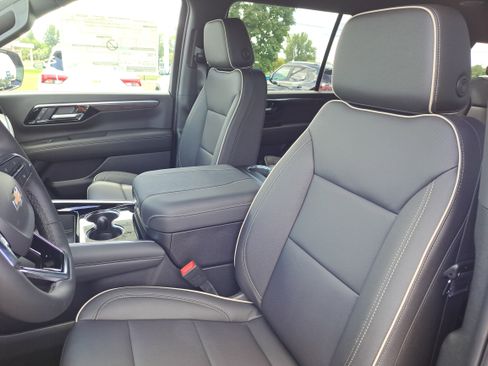 New 2025 Chevrolet Suburban Premier image 5