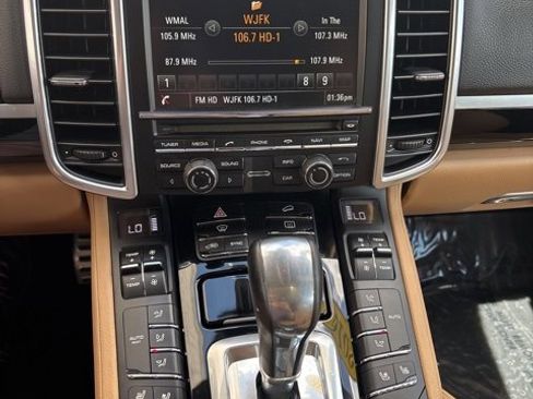 Used 2016 Porsche Cayenne S image 13
