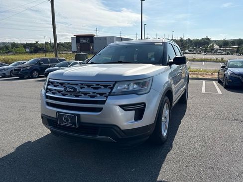 Used 2019 Ford Explorer XLT FWD image 5