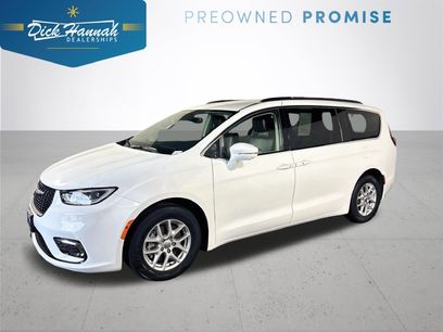 Used 2022 Chrysler Pacifica Touring-L w/ Uconnect Theater Family Group