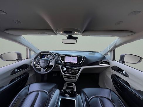 Used 2022 Chrysler Pacifica Touring-L FWD image 20