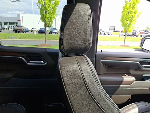 Used 2025 GMC Sierra 1500 Denali AWD/4WD image 13