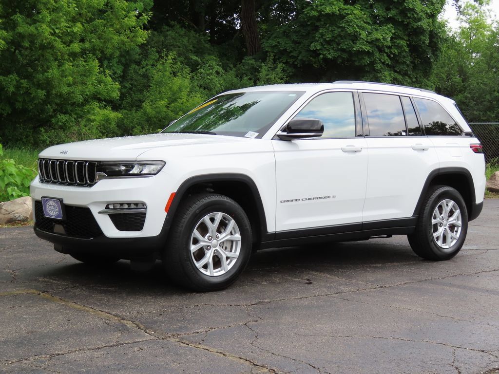 Used 2023 Jeep Grand Cherokee Limited w/ Trailer Tow Prep Group (B) AWD/4WD image 21