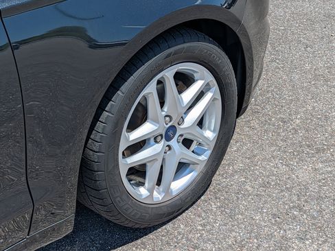 Used 2015 Ford Fusion SE FWD image 12