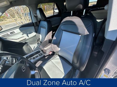 Used 2022 Ford Explorer XLT w/ Equipment Group 202A image 30