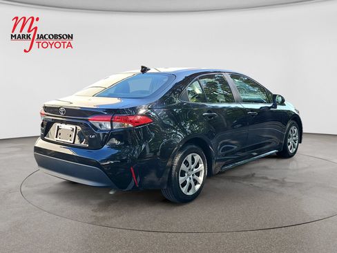 Used 2024 Toyota Corolla LE FWD image 9