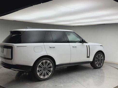 New 2026 Land Rover Range Rover SE image 2