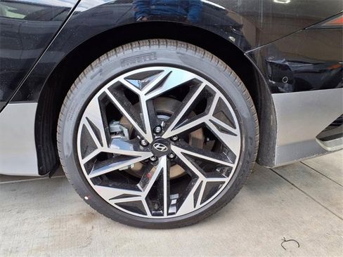 New 2025 Hyundai Ioniq 6 Limited image 7