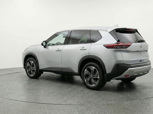 Used 2025 Nissan Rogue SV FWD image 6