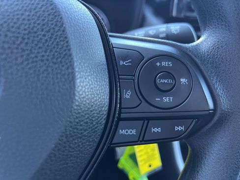 Used 2021 Toyota RAV4 LE image 28