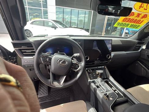 Used 2024 Lexus GX 550 AWD/4WD image 21