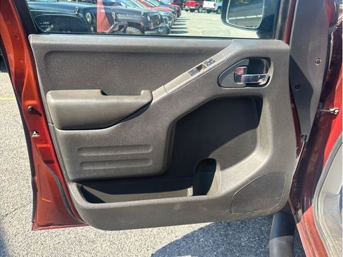 Used 2016 Nissan Frontier SV AWD/4WD image 10