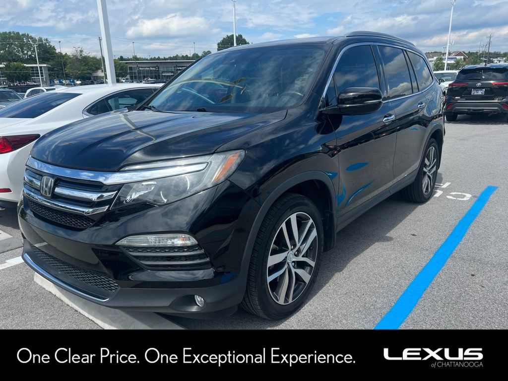 Used 2017 Honda Pilot Touring image 1