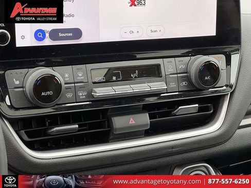 Used 2024 Toyota Grand Highlander AWD image 36