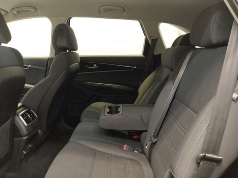 Used 2016 Kia Sorento FWD image 18