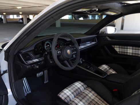 Used 2025 Porsche 911 Turbo S AWD/4WD image 36