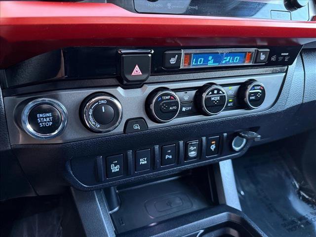 Used 2017 Toyota Tacoma TRD Off-Road w/ Premium & Technology Package AWD/4WD image 12