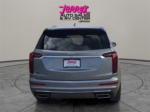 Used 2025 Cadillac XT6 Premium Luxury image 4