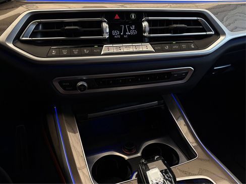 Used 2022 BMW X7 M50i w/ Dynamic Handling Package image 25