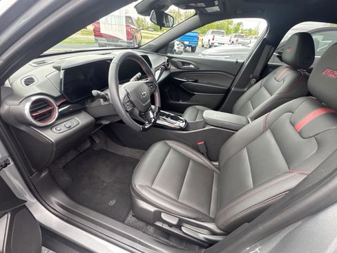 Used 2025 Chevrolet Trax RS w/ Sunroof Package FWD image 6