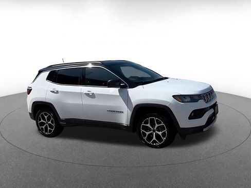 Used 2025 Jeep Compass Limited AWD/4WD image 2
