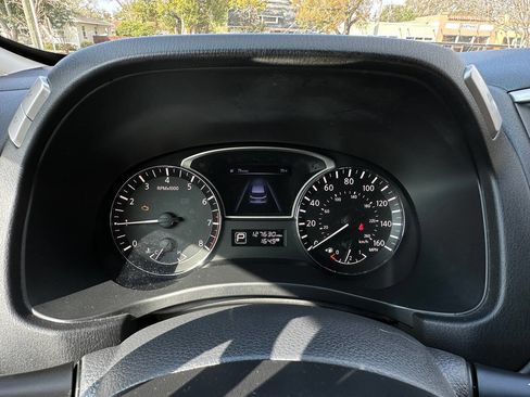 Used 2014 Nissan Pathfinder SL w/ SL Tech Package image 16