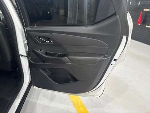 Used 2023 Chevrolet Traverse RS AWD/4WD image 34