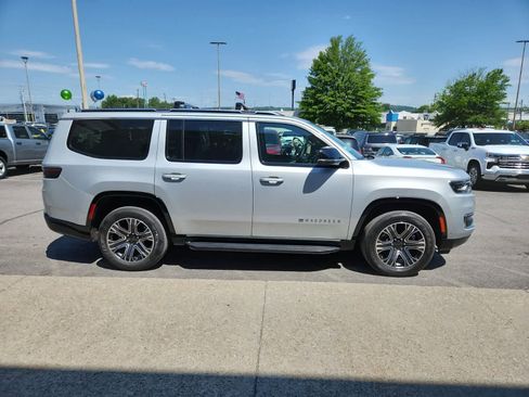 Used 2024 Jeep Wagoneer 4WD w/ Premium Group I image 6