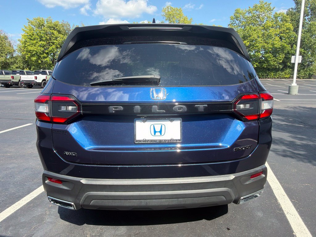 Certified 2025 Honda Pilot Sport image 4