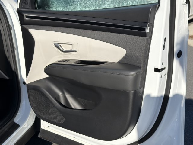 Certified 2022 Hyundai Tucson Limited FWD image 17