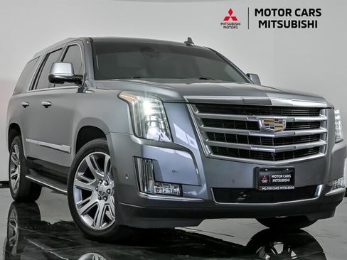 Used 2019 Cadillac Escalade Luxury AWD/4WD image 1