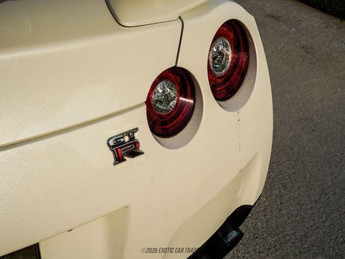 Used 2016 Nissan GT-R Premium AWD/4WD image 65