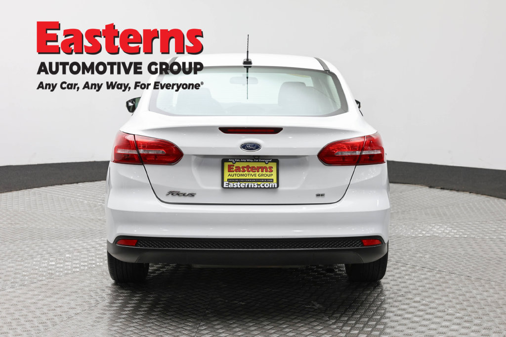 Used 2018 Ford Focus SE w/ Cold Weather Package FWD image 7