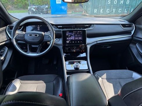 Used 2024 Jeep Grand Cherokee L Laredo AWD/4WD image 3