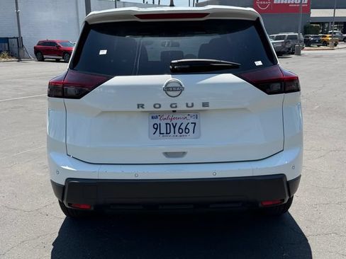 Used 2024 Nissan Rogue S FWD image 6