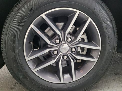 Used 2018 Jeep Grand Cherokee Limited RWD image 31