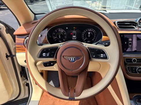 Used 2024 Bentley Bentayga Extended Wheelbase AWD/4WD image 7