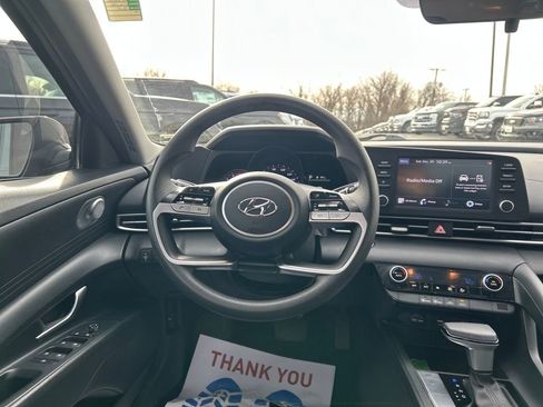 Used 2022 Hyundai Elantra SEL image 14