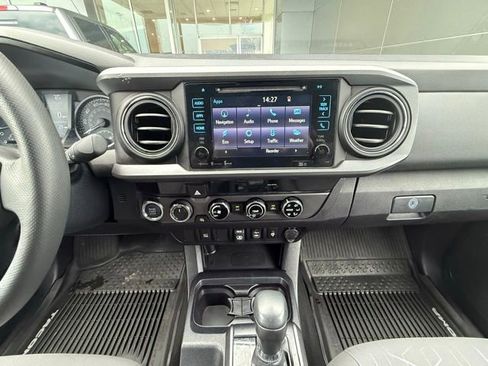 Used 2018 Toyota Tacoma TRD Sport AWD/4WD image 23