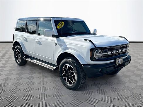 Used 2025 Ford Bronco Outer Banks image 3