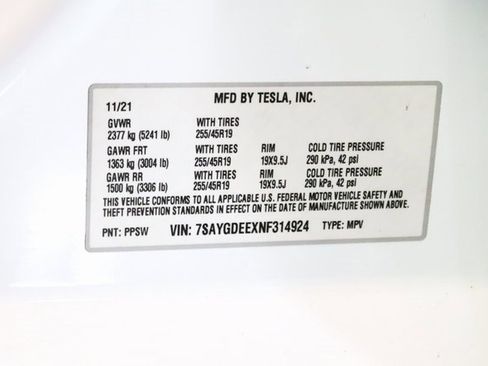 Used 2022 Tesla Model Y Long Range image 25