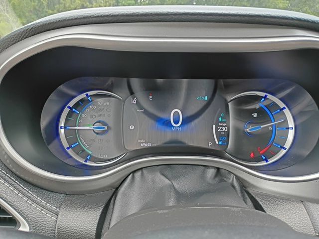 Used 2024 Chrysler Pacifica Limited FWD image 21