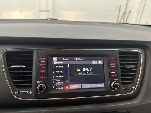 Used 2020 Kia Sedona LX FWD image 18