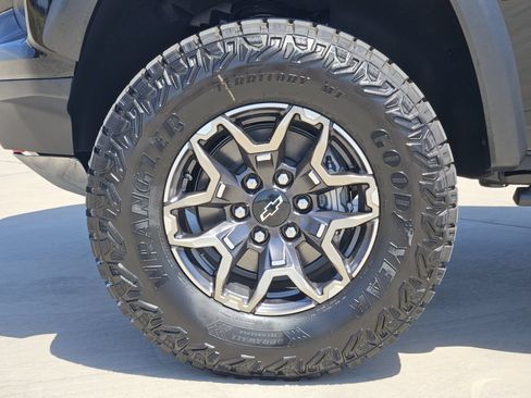 New 2026 Chevrolet Colorado ZR2 w/ Technology Package AWD/4WD image 12