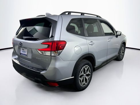 Used 2023 Subaru Forester Premium image 5