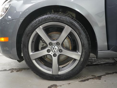 Used 2012 Volkswagen Golf 4-Door FWD image 24