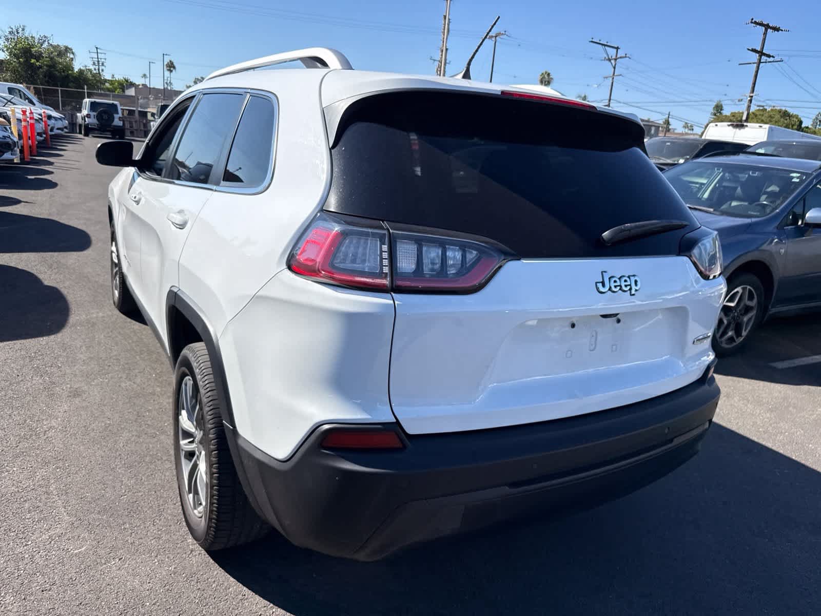 Used 2019 Jeep Cherokee Latitude Plus FWD image 18