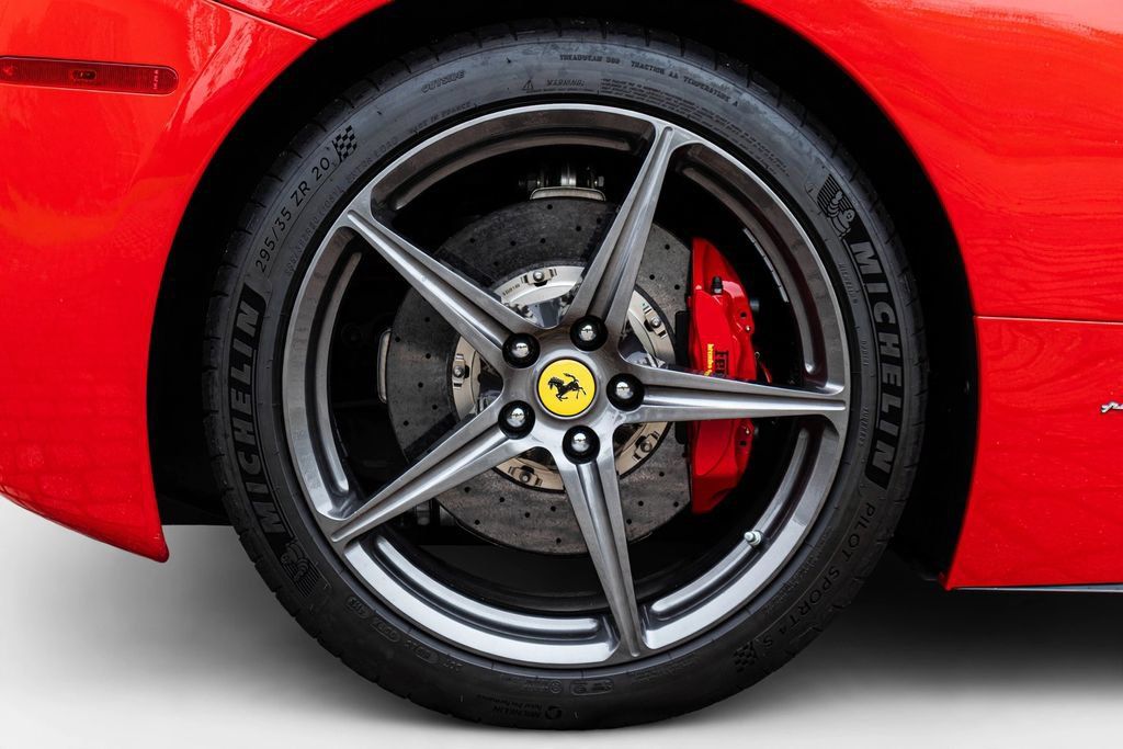 Used 2015 Ferrari 458 Italia Coupe RWD image 61