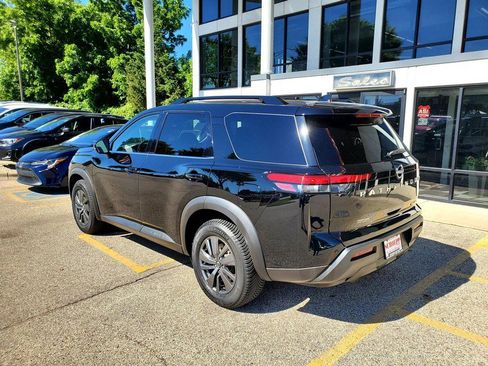 Used 2022 Nissan Pathfinder SV AWD/4WD image 7